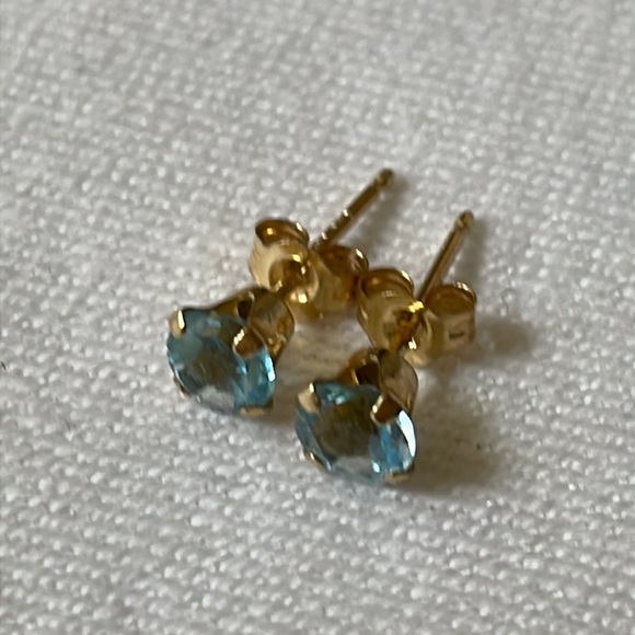 Round cut Blue Topaz Stud Earrings 14K Yellow Gold - Picture 3 of 8